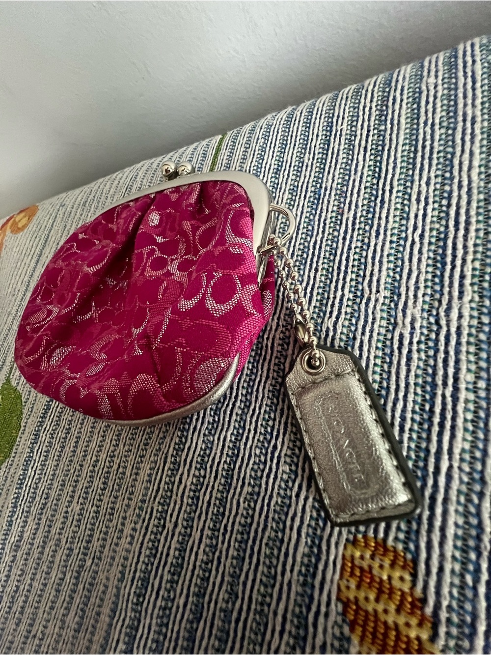 Coach Rare Y2K Pink Signature Kiss-Lock Coin  Purse - Picture 3 of 9